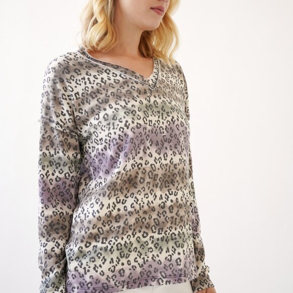 MYSTREE Leopard Print V-Neck Long Sleeve Top, Neutral & Purple Ombre Animal - Picture 6 of 7